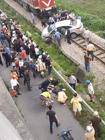 O to bi tau hoa dam o Hai Duong: Tren duong di dua dau ve thi gap nan-Hinh-2