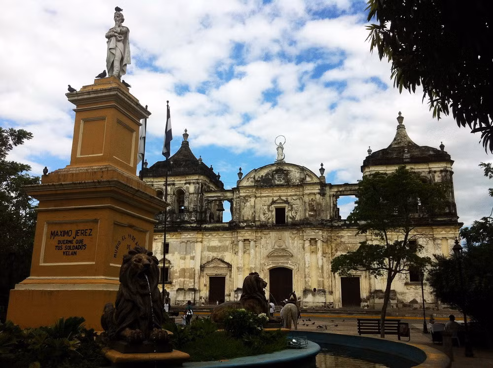 Nằm ở thành phố cổ Leon của Nicaragua, nhà thờ chính tòa Leon không chỉ là nhà thờ cổ hoành tráng nhất Trung Mỹ mà là một trong những công trình kiến trúc nổi tiếng nhất châu Mỹ.