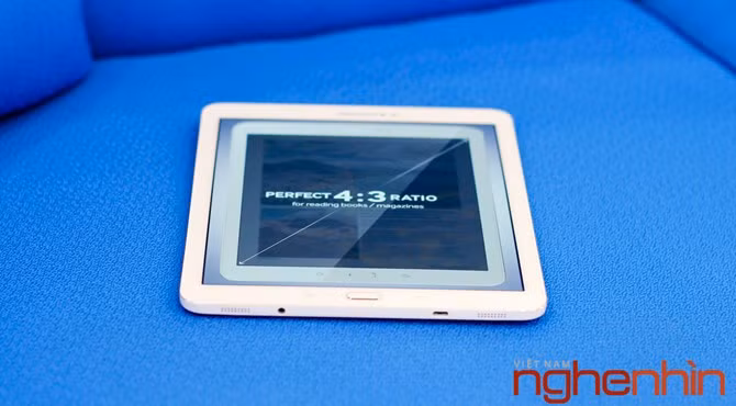 Mẫu tablet mới của Samsung sử dụng tiêu chuẩn màn hình 4:3 thay cho 16:9 và vẫn duy trì các ưu điểm như góc nhìn rộng, màu sắc rực rỡ.