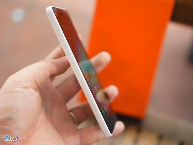 Bản Mi 4C bán ra tại Việt Nam là bản RAM 2 GB, dung lượng 16 GB. Sắp tới, bản RAM 3 GB và dung lượng 32 GB sẽ sớm lên kệ.