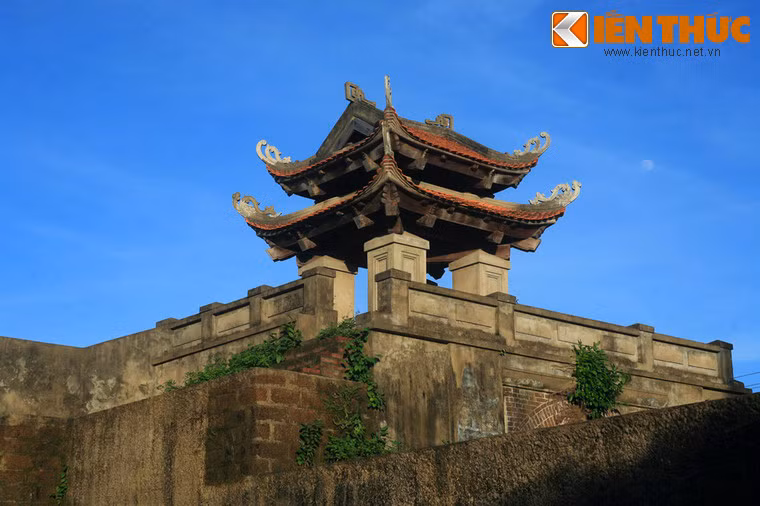 Và ngày 20/8/1945, trong cao trào cách mạng tháng Tám, dưới sự lãnh đạo của Ủy ban khởi nghĩa tỉnh Nghệ An, quân và dân địa phương đã ồ ạt tiến công vào giải phóng thành Vinh... Ảnh: Vọng gác trên Tả Môn.