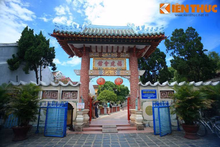 Kham pha hoi quan dep nhat cua nguoi Hoa o Hoi An