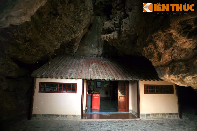 Đây là một trong 10 cảnh đẹp nổi tiếng của Hà Tiên, được biết đến trong tập thơ Hà Tiên thập vịnh của Mạc Thiên Tứ.