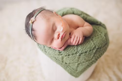 Khi hình ảnh và câu chuyện của bé gái ung thư não được đăng tải, rất nhiều người đã gửi đến Abigail và gia đình cô bé những lời chúc tốt đẹp nhất đồng thời cầu nguyện sẽ có điều kỳ diệu xảy ra, cứu giúp tiểu thiên sứ Abigail.