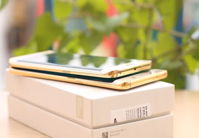 25 triệu đồng là giá trị của S6 Edge bản mạ vàng. Tuy nhiên, người dùng chỉ phải bỏ ra 8 triệu đồng nếu đã có sẵn máy và muốn mạ vàng 24k.