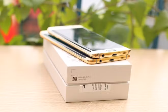 Trên thị trường, giá bán của Galaxy S6 Edge+ cao hơn so với Galaxy Note 5 mặc dù 2 sản phẩm có cấu hình tương đồng.