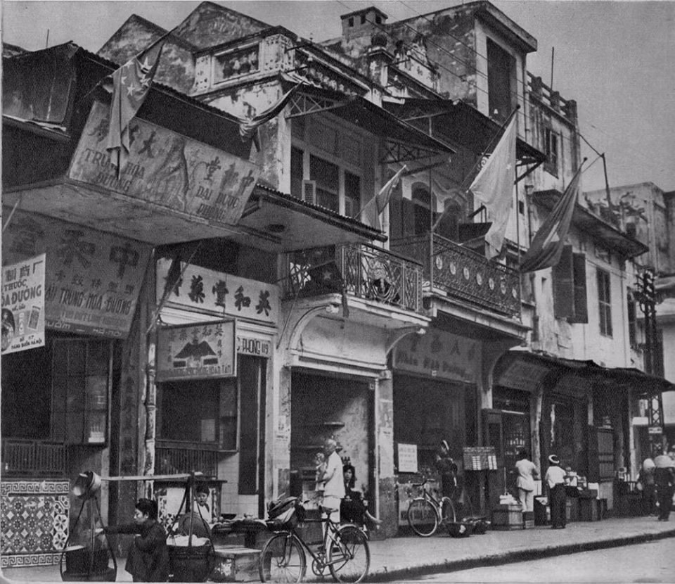 Phố Hàng Buồm, khu phố của người Hoa ở Hà Nội xưa.