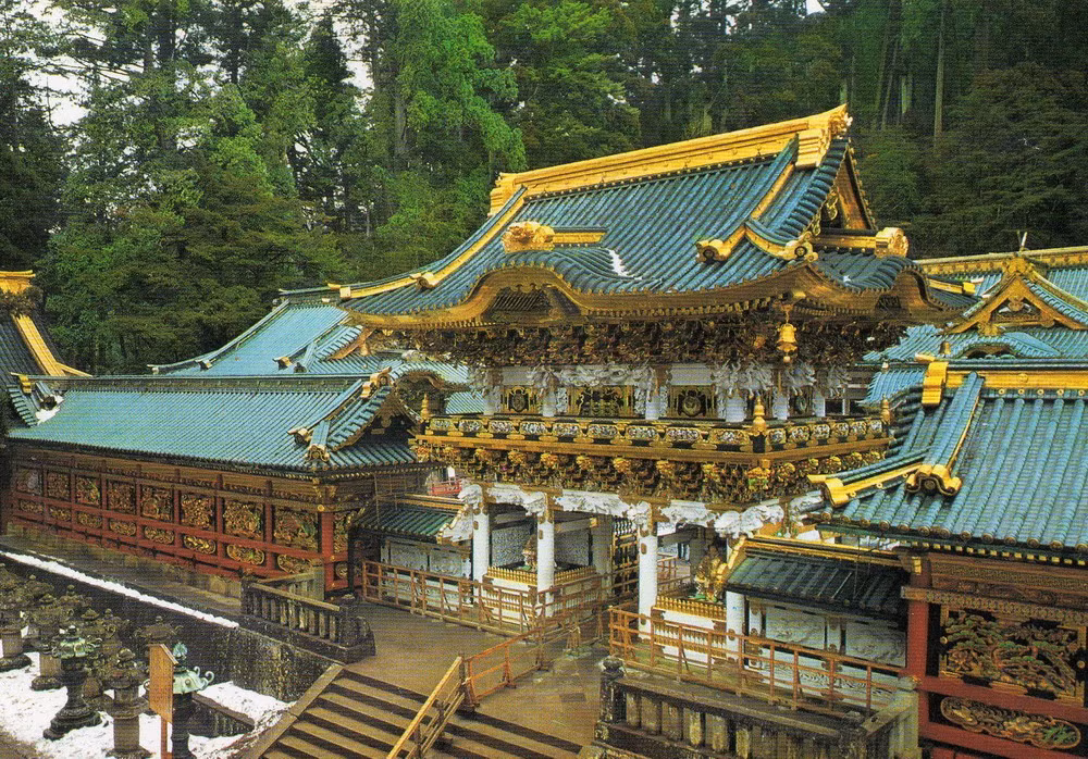 Trong ba công trình này, nổi bật nhất là Đền Nikko Tosho-gu. Đây là Đền thờ Tokugawa Ieyasu, một Shogun đầu thời kỳ Edo và là người sáng lập Mạc phủ Tokugawa được thần thành hóa thành một vị thần của đạo Shinto.
