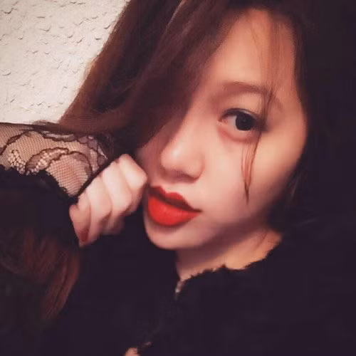 Phat sot nu sinh Viet sam mot luc 5 thoi son Louboutin