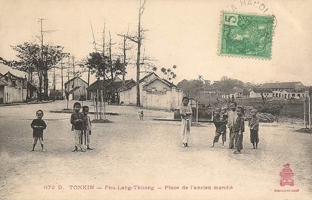 Quảng trường Chợ cũ ở thị xã Phủ Lạng Thương.