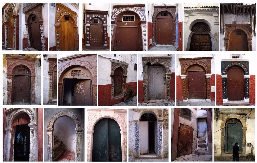 Đặc trưng kiến trúc của Casbah Algier là rất nhiều những ngôi nhà truyền thống có cổng vòm cùng một hệ thống cung điện và nhà thờ Hồi giáo.