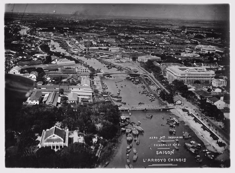 Rạch Bến Nghé ở Sài Gòn thập niên 1930.