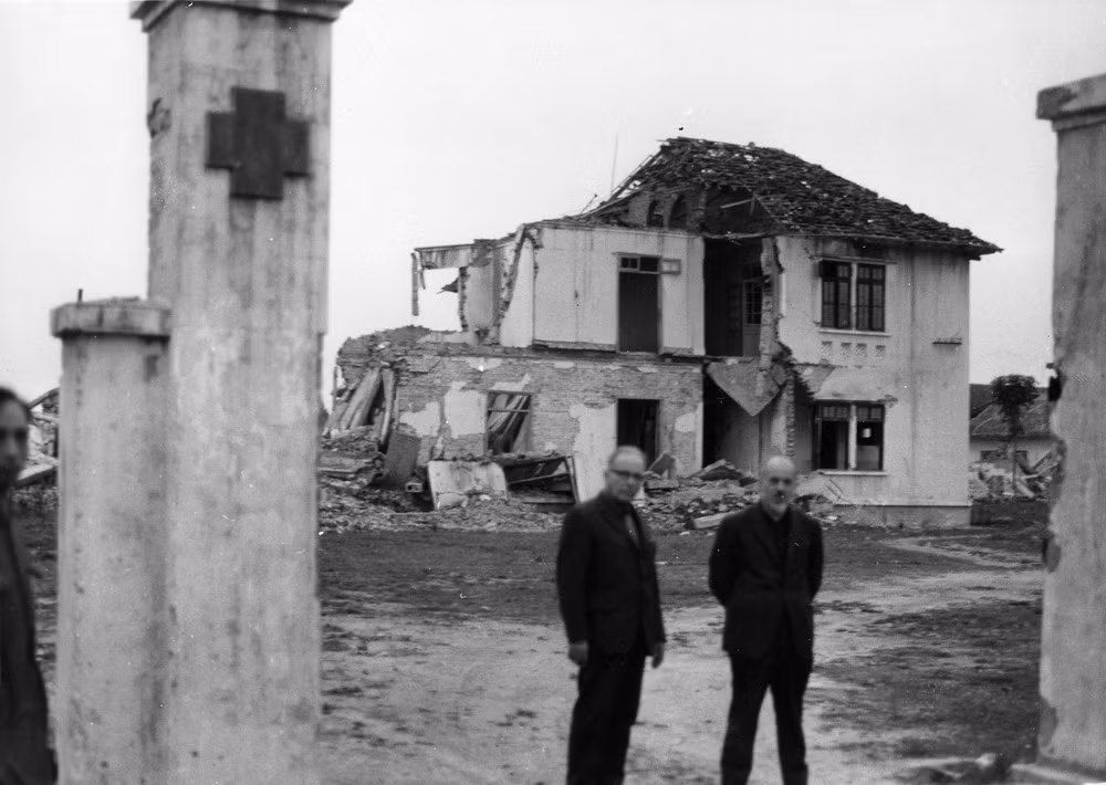 Bệnh viện tỉnh Thanh Hóa bị trúng bom Mỹ ngày 1/6/1966.