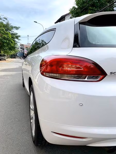 Scirocco còn được hãng xe ôtô Volkswagen sản xuất thêm một phiên bản động cơ 2.0 với công suất lớn hơn.