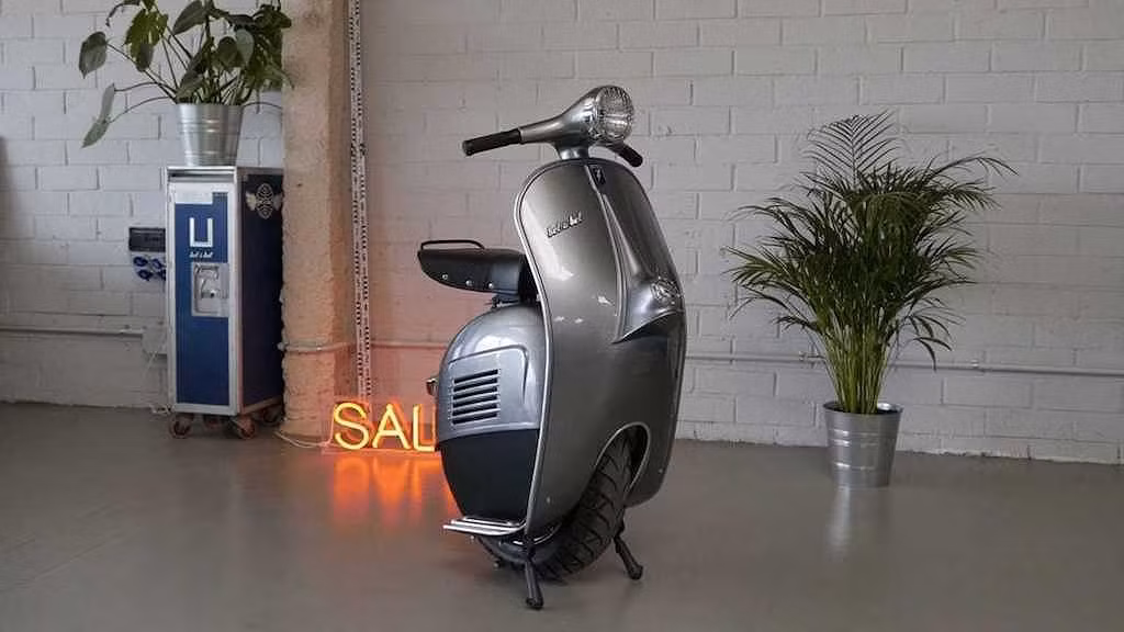 Bel&amp;Bel - hãng chuyên sản xuất vật dụng lấy cảm hứng từ xe cộ có trụ sở tại Barcelona vừa cho ra mắt mẫu xe máy điện một bánh Bel&amp;Bel Z-One có thiết kế y hệt Vespa Sprint cổ gây thu hút.