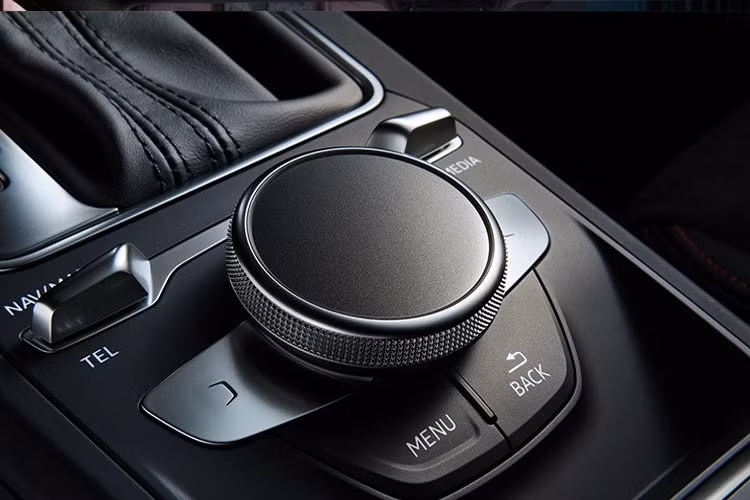 Mẫu SUV hạng sang Q2L này được trang bị động cơ xăng TSI, dung tích 1.4L, hộp số tự động ly hợp kép 7 cấp và hệ dẫn động cầu trước. Động cơ này sản sinh công suất tối đa 131 mã lực và mô-men xoắn cực đại 225 Nm. Trong tương lai, Audi sẽ tung ra cả phiên bản chạy điện mang tên Q2L E-Tron.