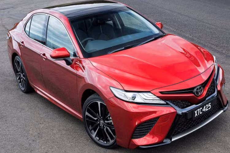 So với những mẫu xe tiền nhiệm, mẫu xe Toyota Camry 2019 mới này sở hữu thiết kế sang trọng, khỏe khoắn hơn rất nhiều.