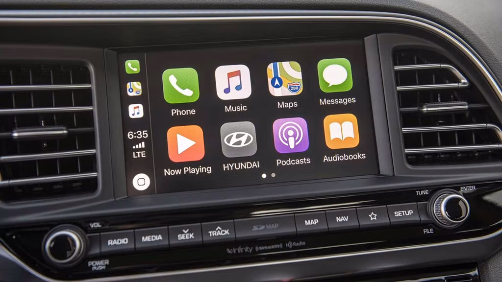 Màn hình cảm ứng 8 inch cho tốc độ xử lý nhanh hơn và tương thích với Apple CarPlay và Android Auto cũng như bản đồ HERE HD Traffic. Tính năng sạc không dây chuẩn Qi là một tùy chọn trên Elantra 2019.