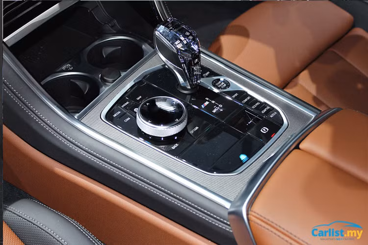 Tại thị trường Thái Lan, BMW 8-Series Coupe 2019 có 1 phiên bản là M850i xDrive Coupe M Performance. BMW M850i xDrive Coupe M Performance 2019 được trang bị động cơ xăng V8, dung tích 4,4 lít, sản sinh công suất tối đa 530 mã lực và mô-men xoắn cực đại 750 Nm.