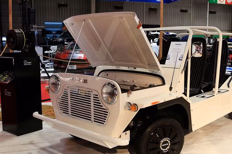 Thiết kế của chiếc xe ôtô điện E-Moke mới vẫn duy trì hình dáng nhỏ gọn đặc trưng của mình.