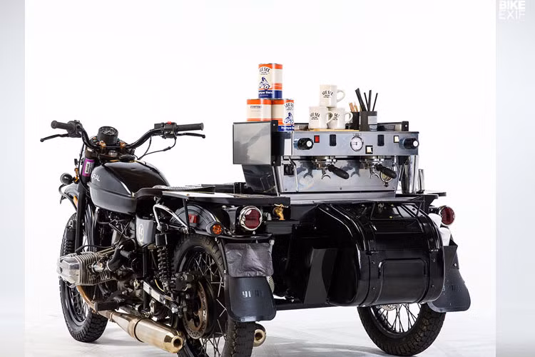 Được biết, hệ thống pha cà phê La Marzocco còn có giá đắt hơn cả chiếc xe môtô 3 bánh Ural.