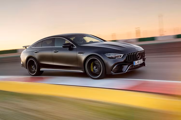 Được biết vòng đua phía Bắc Nordschleife (North Loop) với chiều dài lên tới 20,8km cùng rất nhiều khúc cua khó chính là địa điểm thân quen đối với các hãng xe hơi muốn kiểm nghiệm và khẳng định chất lượng sản phẩm.