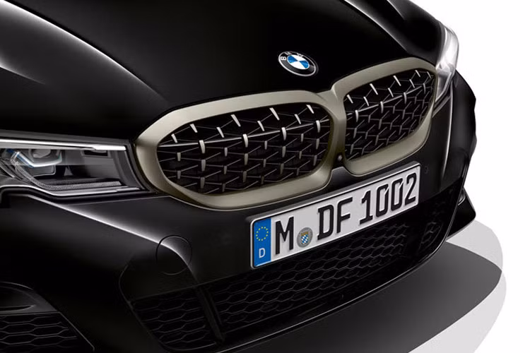 Sedan BMW M340i mới sẽ được hãng xe sang Đức nâng cấp đáng kể về thiết kế. Xe mang kiểu dáng sedan với thiết kế góc cạnh đầy khỏe khoắn của dòng xe hiệu suất cao.