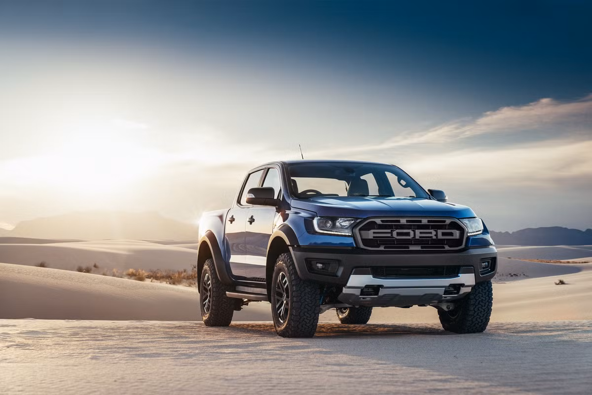 Được biết, tại thị trường châu Á - Thái Bình Dương cũng như toàn cầu, Ford Ranger Raptor 2019 có 5 màu sơn ngoại thất là xanh dương, đỏ, đen, trắng và xám.