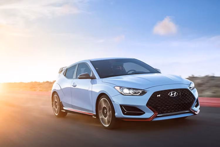 Đây cũng là mẫu Hyundai Veloster thế hệ thứ hai sau 8 năm có mặt trên thị trường.