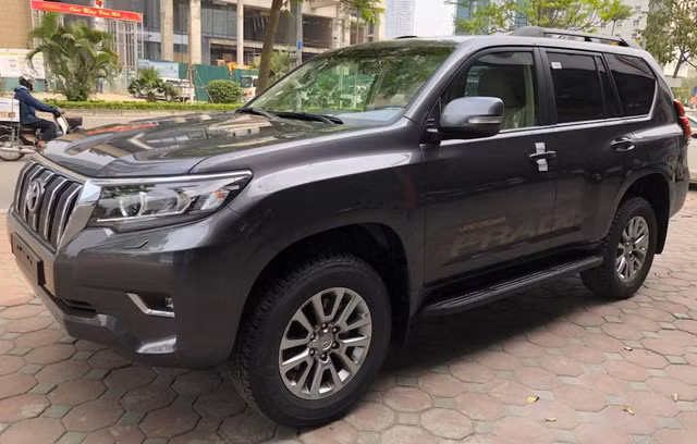 Mẫu xe SUV Toyota Land Cruiser Prado VX 2018 được ra mắt tại châu Âu vào tháng 9/2017. Và... đến nay đã có khá nhiều chiếc về Việt Nam theo diện nhập khẩu tư nhân.