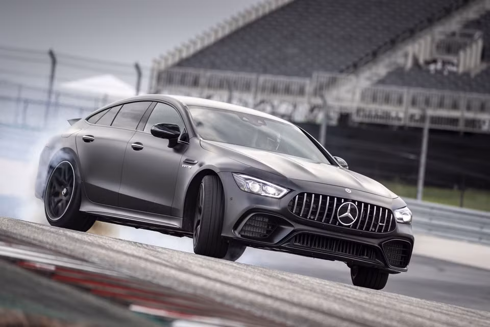 Ra mắt lần đầu tại triển lãm Geneva Motor Show 2018, Mercedes-AMG GT 4 cửa là phiên bản sedan của mẫu AMG GT Coupe và được phát triển dựa trên AMG GT Concept ra mắt năm 2017.