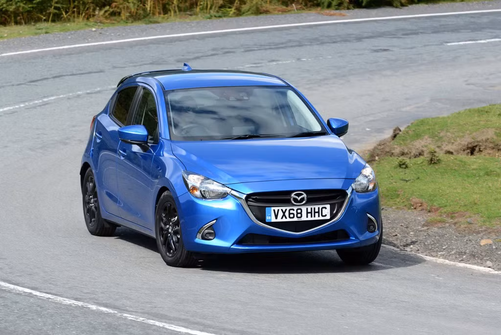 Trong khi đó Mazda 2 Black + Edition sẽ có giá bán của xe bắt đầu từ 15.795 bảng Anh (479 triệu đồng).