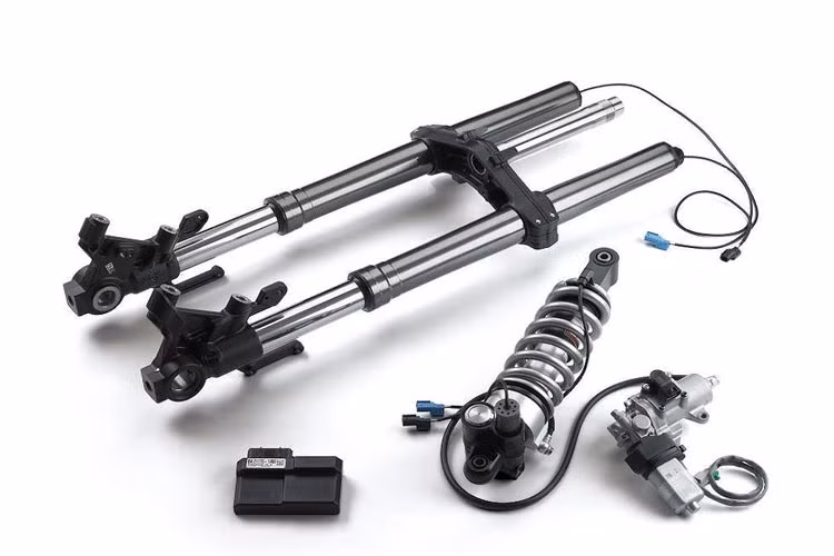 Động cơ của mẫu xe này vẫn là loại 4 xi-lanh thẳng hàng 16V DOHC làm mát bằng chất lỏng, phun nhiên liệu điện tử nhưng đã được nâng cấp bướm ga điện tử và hệ thống xả với bộ lọc 3 đường mới. Nhờ đó, chiếc xe vẫn đạt công suất tối đa 120 mã lực tại 9.000 vòng/phút và mô-men xoắn 102Nm tại 7.500 vòng/phút, nhưng thải ra khí đáp ứng được tiêu chuẩn môi trường Euro 4.