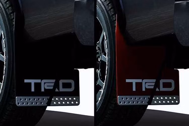 TRD còn thiết kế cho Hilux 2019 bộ chắn bùn mới gắn ở cuối mỗi hốc bánh lạ mắt theo phong cách xe đua Rally.