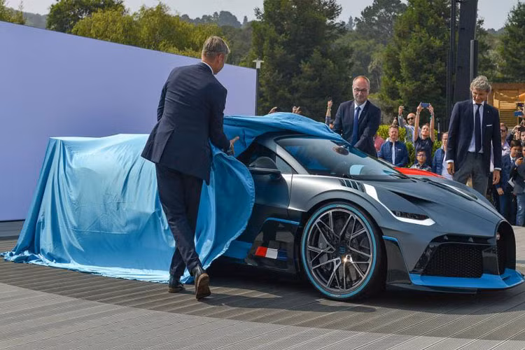 So với Chiron, Bugatti Divo nhẹ hơn 35 kg nhờ bộ vành giảm trọng lượng và nắp bộ giải nhiệt khí nạp bằng sợi carbon mới siêu hiện đại.