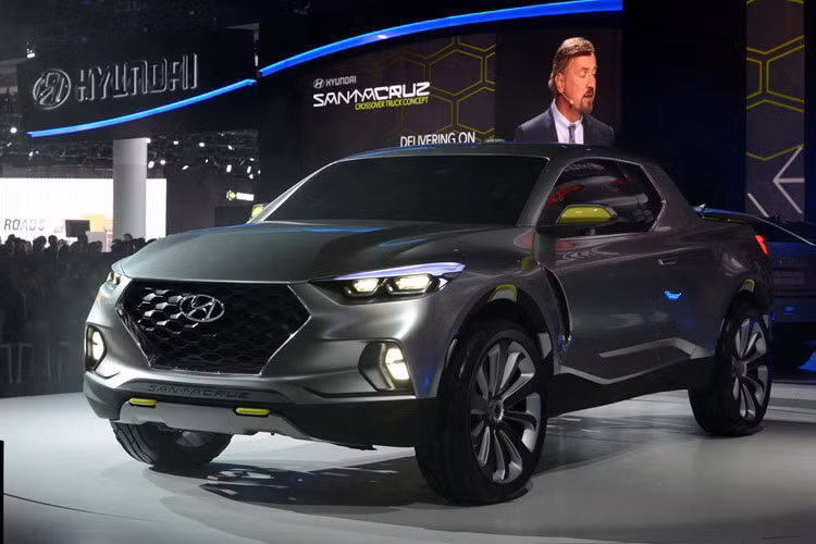 Giám đốc điều hành của Hyundai Motor Mỹ cho biết, mẫu xe bán tải Hyundai Santa Cruz dự kiến sẽ ra mắt vào năm 2020. Giá bán của Hyundai Santa Cruz khoảng 18.990 USD (khoảng gần 440 triệu).