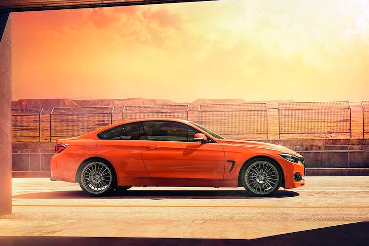 Alpina B4 S Edition 99 có hai phiên bản màu sắc lạ đó là màu xám và màu cam cho khách hàng lựa chọn.