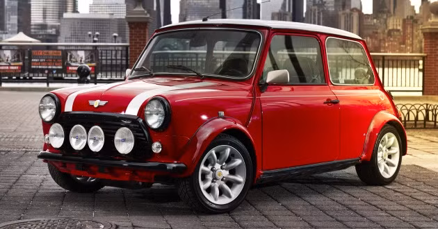 Mẫu ôtô điện Mini Cooper vừa ra mắt tại Triển lãm ôtô quốc tế New York 2018 mang phong cách hoài cổ, động cơ điện công suất 38 mã lực.