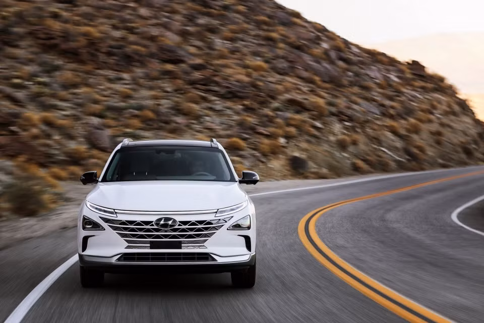 Phạm vi hoạt động của Nexo cũng xa hơn đáng kể (595 km) so với Tucson FCV (426 km).