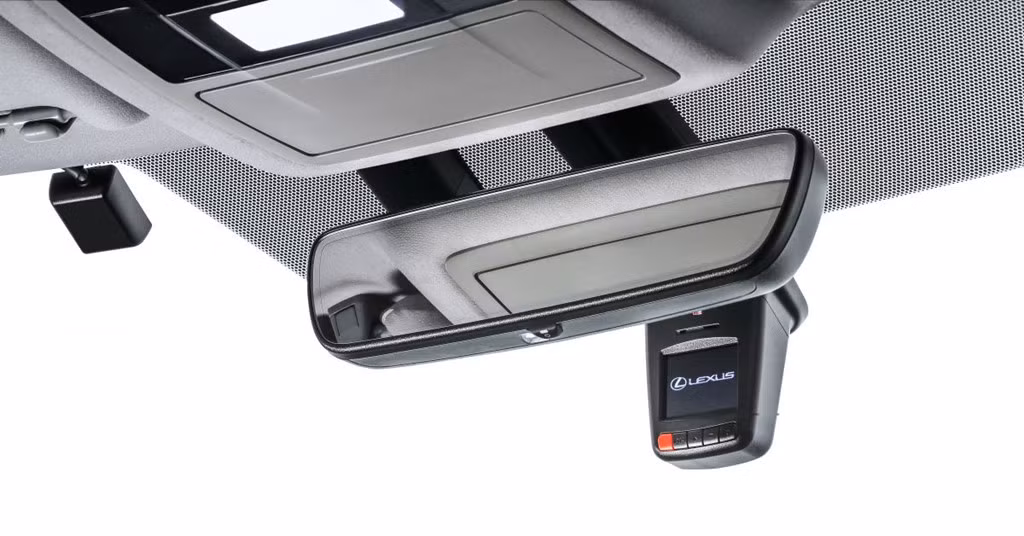 Được biết, toàn bộ phụ kiện bổ sung đều được Lexus Malaysia nhập khẩu chính hãng từ nhà máy ở Nhật Bản. Các chuyên gia tại trung tâm Phụ kiện UMW Toyota Motor ở Bukit Raja, Selangor sẽ chịu trách nhiệm lắp đặt bộ phụ kiện chính hãng này cho RX300 tại Malaysia.
