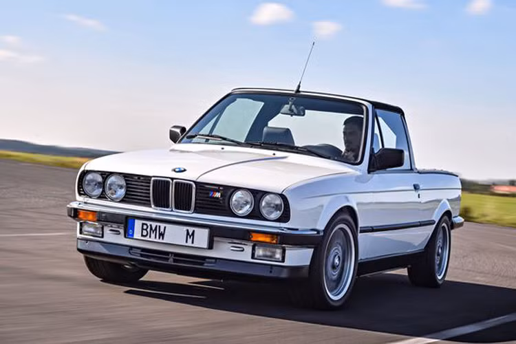 BMW M3 E30 1986 là mẫu xe bán tải đầu tiên của hãng MBW. Xe được trang bị động cơ 2.0l 4 xy-lanh và có sức mạnh 192 mã lực.