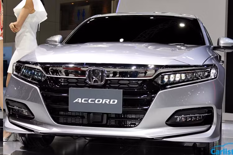 Phần đầu của Accord mới được tinh chỉnh lại ở chi tiết cụm lưới tản nhiệt, cản trước/sau nay đều được hạ thấp xuống.