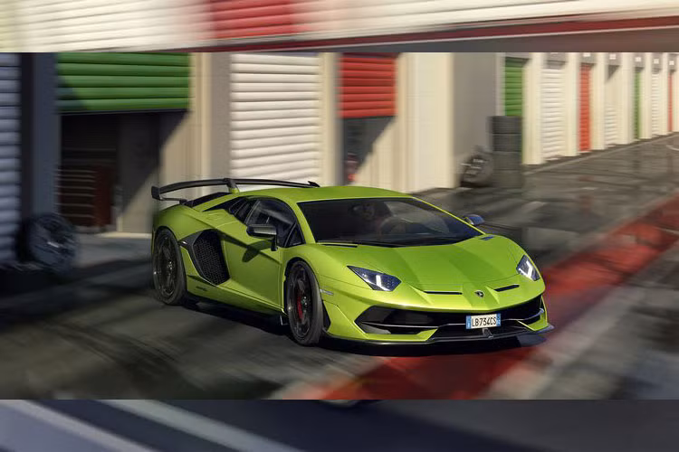 Aventador SVJ được đánh giá sẽ là siêu bò thương mại nhanh nhất trên trường đua Nurburgring. Xe sở hữu ngoại thất màu xanh lá tươi sáng Bright Green.