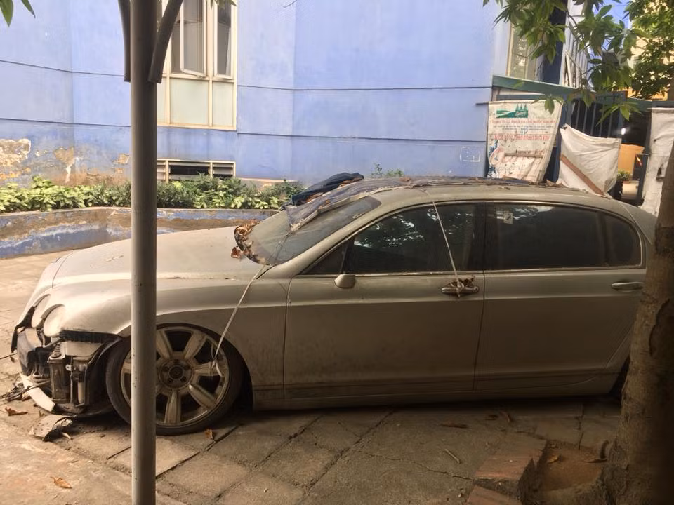 ... nhưng dù sao nó vẫn đỡ hơn hình ảnh tàn tạ và bị bỏ hoang như bây giờ.