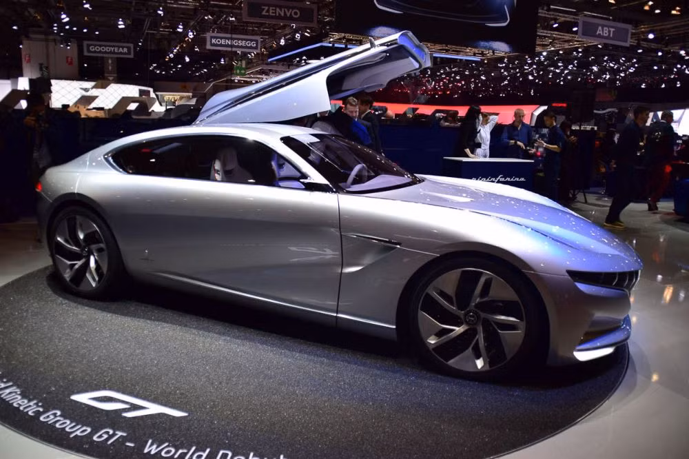 Pininfarina HK GT cũng nằm trong danh sách chọn lọc lần này của tạp chí Carscoops. Pininfarina HK GT Concept là sản phẩm thứ 4 mà Nhà thiết kế Pininfarina kết hợp với hãng Hybrid Kinetic Group ở Hồng Kông. Trước đó còn có các mẫu H600, K550 và K750.