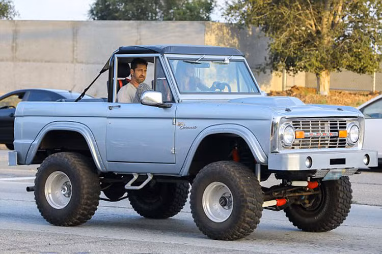 Đến hiện nay đa số những chiếc xe Ford Bronco cổ đều có giá khá đắt đỏ. Phần lớn những chiếc Ford Bronco cổ sau khi được phục chế sẽ có giá khoảng 80.000 USD. Tuy nhiên, cũng có chiếc Ford Bronco được rao bán với giá lên đến 200.000 USD.