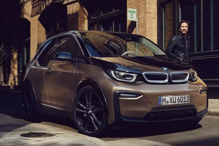  Xe ôtô điện BMW i3 là một trong những mẫu xe cỡ nhỏ bán chạy nhất thị trường thế giới hiện nay. Phiên bản mới nhất 2019 vừa ra mắt hứa hẹn sẽ gây sốt đối với nhóm đối tượng khách hàng sống ở thành thị.