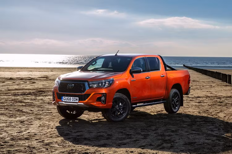 Chi tiet Toyota Hilux Invincible X dac biet gia 994 trieu dong