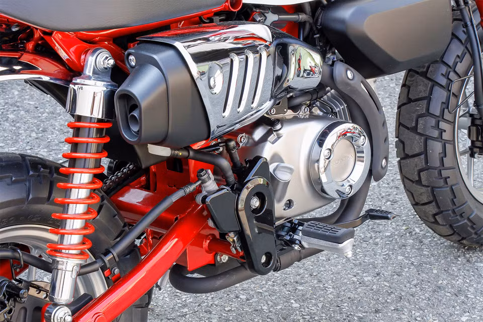 Honda Monkey được trang bị động cơ loại 4 xy-lanh, phun xăng điện tử, dung tích 125 cc, làm mát bằng không khí, cho công suất 9,6 mã lực tại 7.000 vòng/phút và mô-men xoắn 10,5 Nm tại 5.500 vòng/phút. Hộp số côn tay 4 cấp.