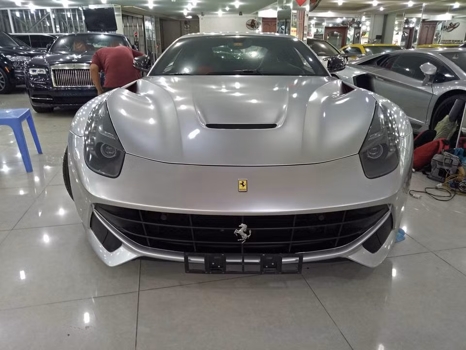Còn đây là chiếc Ferrari F12 Berlinetta.